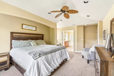 Bedroom - 20165 Stonegate Dr, Bend, OR 97702 photo 1 of 5