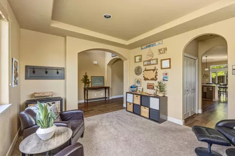 Entry Way - 20165 Stonegate Dr, Bend, OR 97702 photo 4 of 4