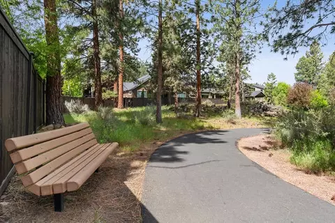 View/Area - 20165 Stonegate Dr, Bend, OR 97702 photo 1 of 3
