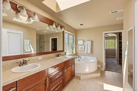 Bath - 20165 Stonegate Dr, Bend, OR 97702 photo 1 of 3