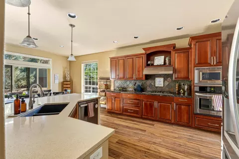 Kitchen - 20165 Stonegate Dr, Bend, OR 97702 photo 1 of 2