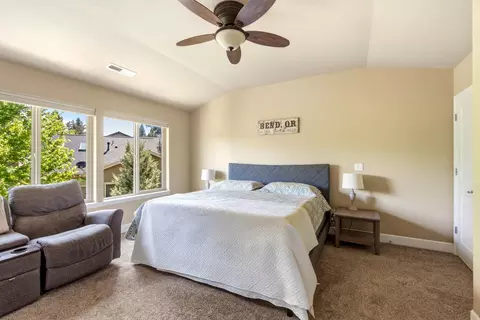 Bedroom - 20165 Stonegate Dr, Bend, OR 97702 photo 5 of 5