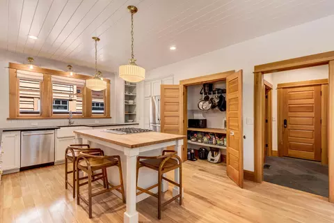 Kitchen - 2234 NW High Lakes Loop, Bend, OR 97703 photo 2 of 5