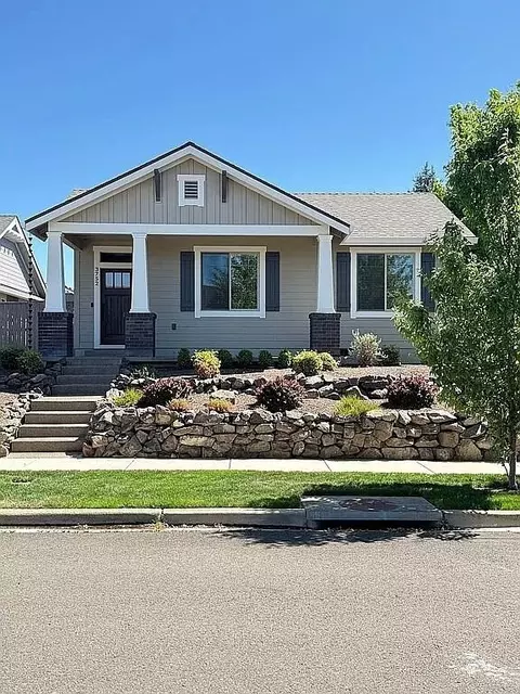 3752 Sunleaf Ave, Medford, OR 97504