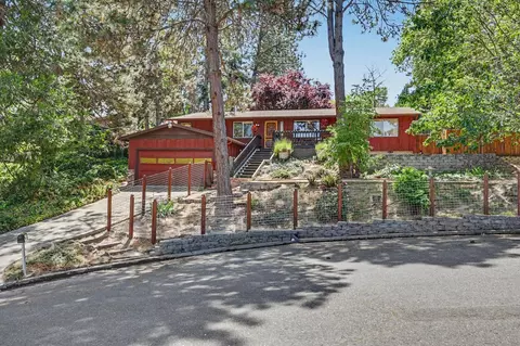 1115 NW C St, Grants Pass, OR 97526