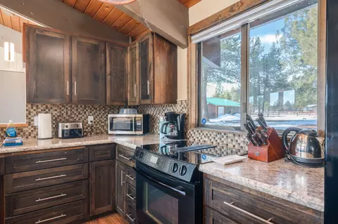 Kitchen - 53606 Bridge Dr, La Pine, OR 97739 photo 5 of 5
