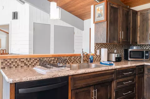 Kitchen - 53606 Bridge Dr, La Pine, OR 97739 photo 3 of 5