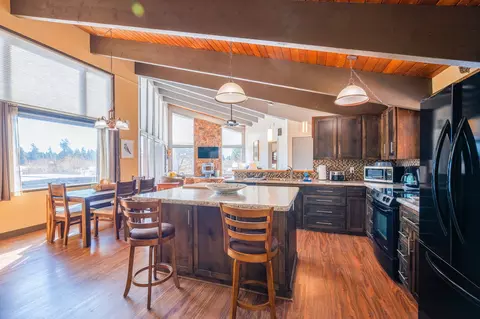 Kitchen - 53606 Bridge Dr, La Pine, OR 97739 photo 4 of 5