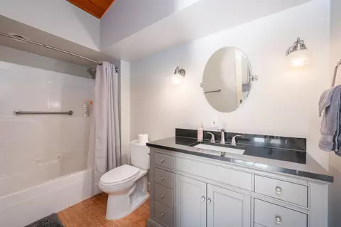 Bath - 53606 Bridge Dr, La Pine, OR 97739 photo 4 of 4