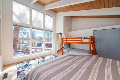 Bedroom - 53606 Bridge Dr, La Pine, OR 97739 photo 4 of 6