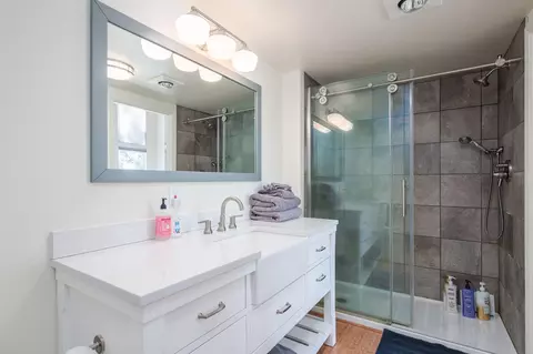 Bath - 53606 Bridge Dr, La Pine, OR 97739 photo 2 of 4