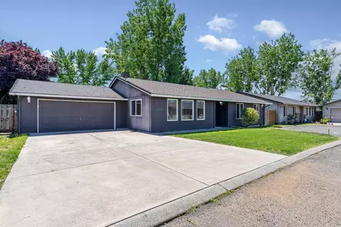 3452 Lazy Ln, White City, OR 97503