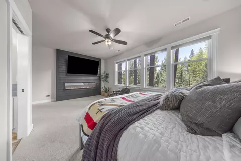Bedroom - 1041 E Timber Pine Dr, Sisters, OR 97759 photo 2 of 5