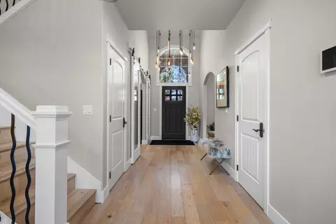 Entry Way - 1041 E Timber Pine Dr, Sisters, OR 97759 photo 2 of 7
