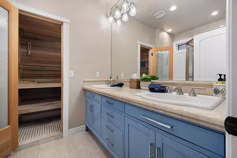 Bath - 1041 E Timber Pine Dr, Sisters, OR 97759 photo 1 of 3