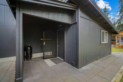 Exterior - 55965 Blue Eagle Rd, Bend, OR 97707 photo 4 of 12