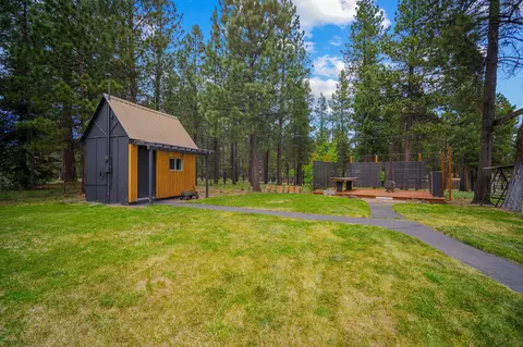 Exterior - 55965 Blue Eagle Rd, Bend, OR 97707 photo 9 of 12