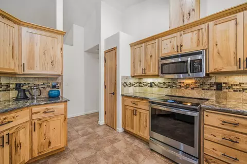 Kitchen - 55965 Blue Eagle Rd, Bend, OR 97707 photo 4 of 5