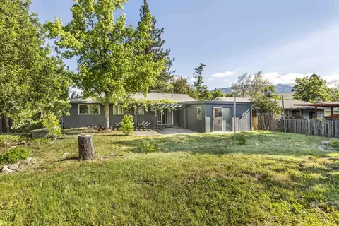 374 Cambridge St, Ashland, OR 97520