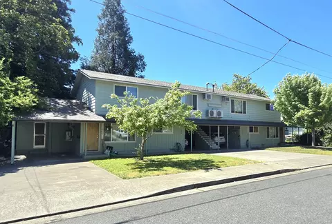 791 NE Wharton Dr, Grants Pass, OR 97526