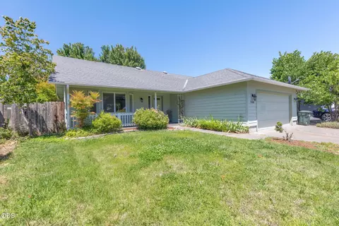 2968 Galaxy Way, Grants Pass, OR 97527
