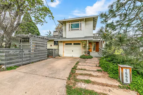 1555 Windsor St, Ashland, OR 97520