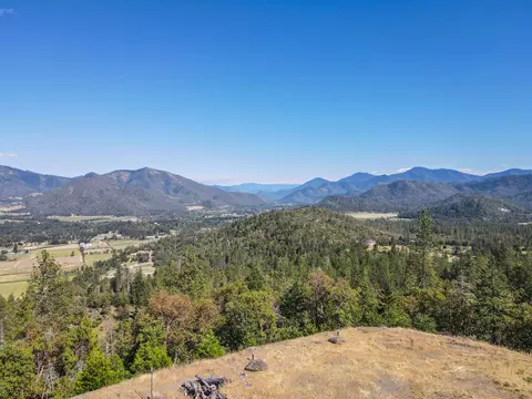 567 Woody Acres Dr, Williams, OR 97544