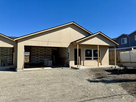 313 E Rapp Rd, Talent, OR 97540