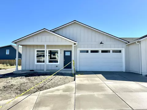 Exterior - 315 E Rapp Rd, Talent, OR 97540 photo 2 of 4