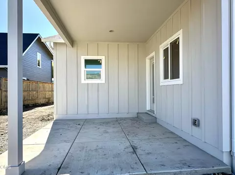 Exterior - 315 E Rapp Rd, Talent, OR 97540 photo 4 of 4