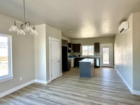 Dining - 315 E Rapp Rd, Talent, OR 97540 photo 2 of 2