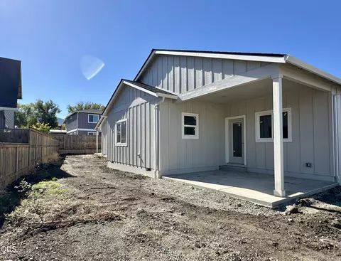 Exterior - 315 E Rapp Rd, Talent, OR 97540 photo 3 of 4