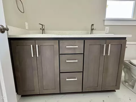Bath - 315 E Rapp Rd, Talent, OR 97540 photo 3 of 4