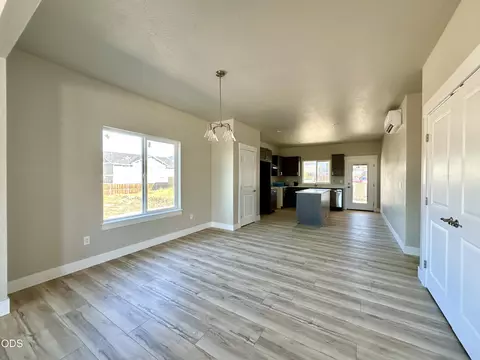 Dining - 315 E Rapp Rd, Talent, OR 97540 photo 1 of 2