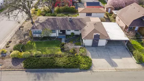 1502 NW Lawnridge Ave, Grants Pass, OR 97526