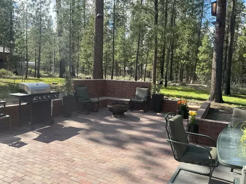 Exterior - 51829 Pine Loop Dr, La Pine, OR 97739 photo 3 of 10