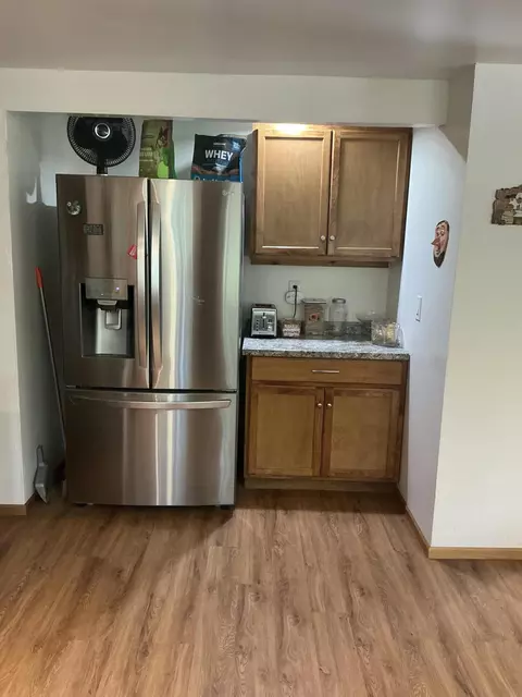 Kitchen - 51829 Pine Loop Dr, La Pine, OR 97739 photo 2 of 2