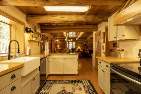 Kitchen - 16765 Pine Pl, La Pine, OR 97739 photo 4 of 4