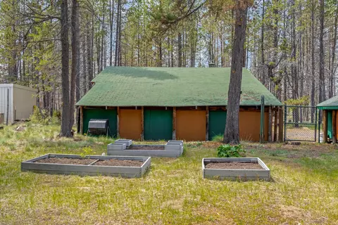 Exterior - 16765 Pine Pl, La Pine, OR 97739 photo 4 of 10