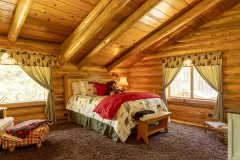 Bedroom - 16765 Pine Pl, La Pine, OR 97739 photo 1 of 5
