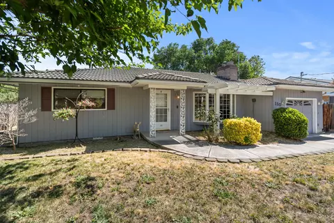 110 N 2nd St, Talent, OR 97540