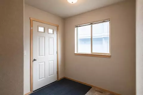 Entry Way - 20085 Sally Ct, Bend, OR 97702 photo 2 of 2