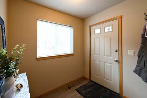 Entry Way - 20085 Sally Ct, Bend, OR 97702 photo 1 of 2