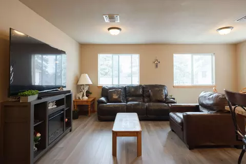 Living - 20085 Sally Ct, Bend, OR 97702 photo 2 of 2