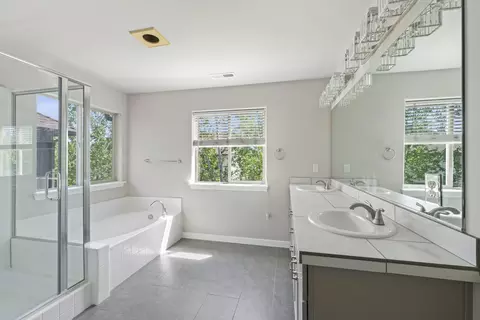 Bath - 21189 Ritz Pl, Bend, OR 97702 photo 5 of 6