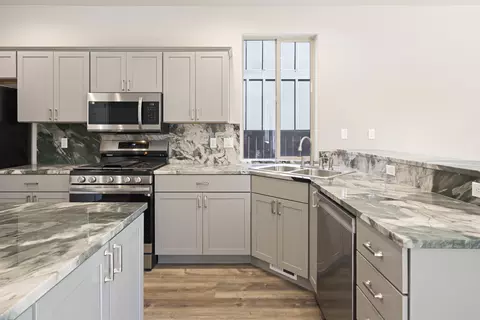 Kitchen - 21189 Ritz Pl, Bend, OR 97702 photo 3 of 4