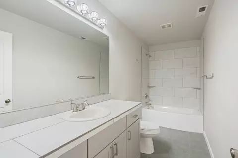 Bath - 21189 Ritz Pl, Bend, OR 97702 photo 2 of 6