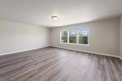 Living - 21189 Ritz Pl, Bend, OR 97702 photo 5 of 6