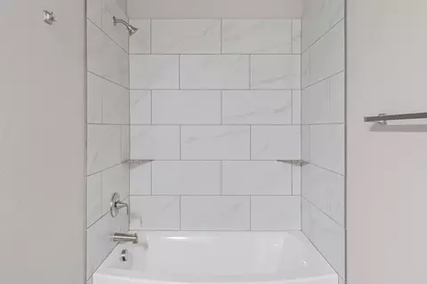 Bath - 21189 Ritz Pl, Bend, OR 97702 photo 4 of 6