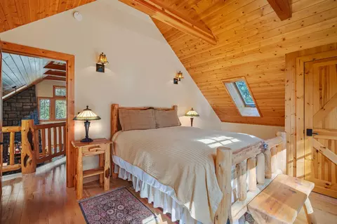 Bedroom - 54655 Jack Pine Rd, Bend, OR 97707 photo 2 of 3